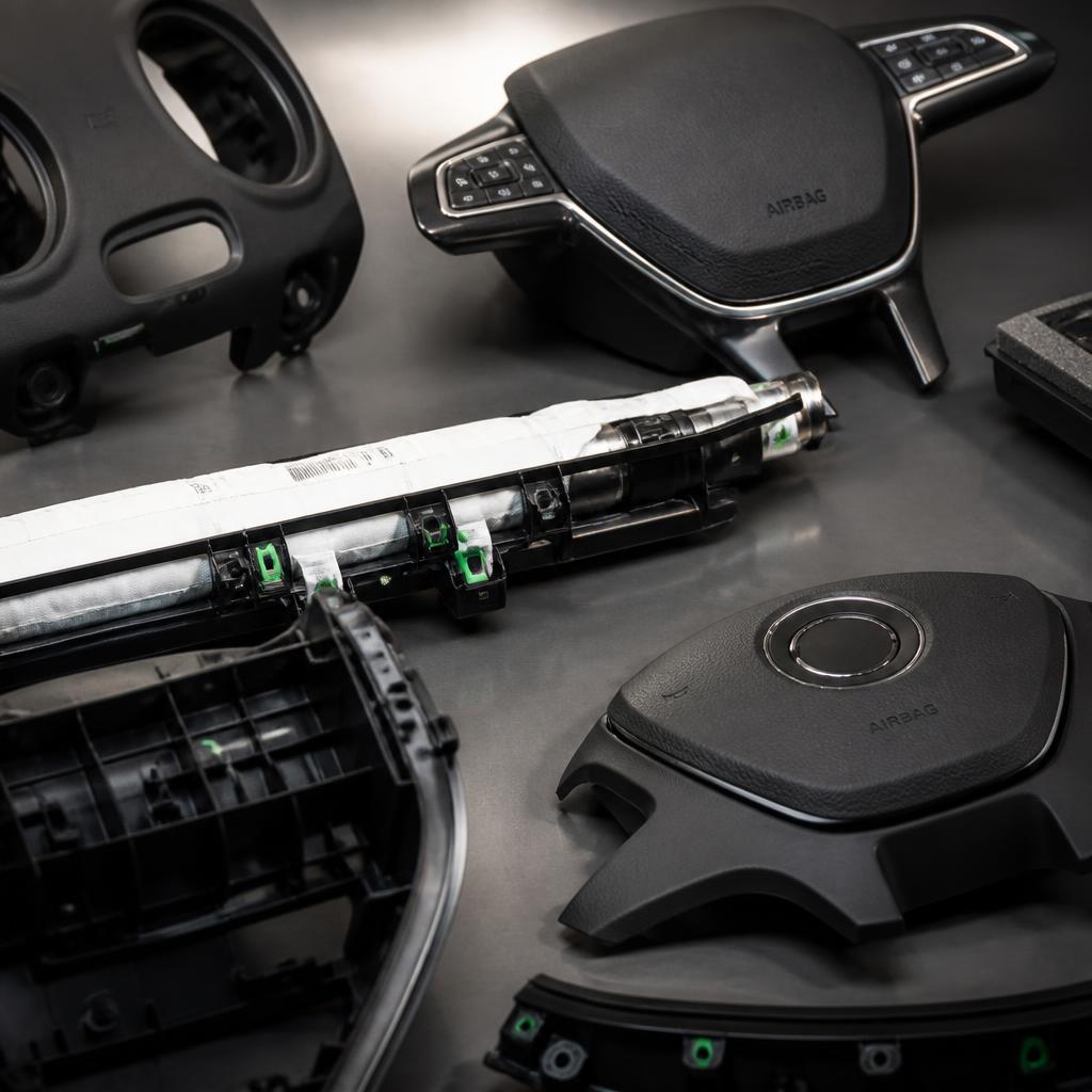 Kunststoff-Automobilteile — Airbags und Armaturenbretter